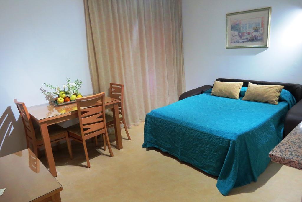 Apartamentos Turisticos Las Yucas Torre Del Mar Exteriör bild