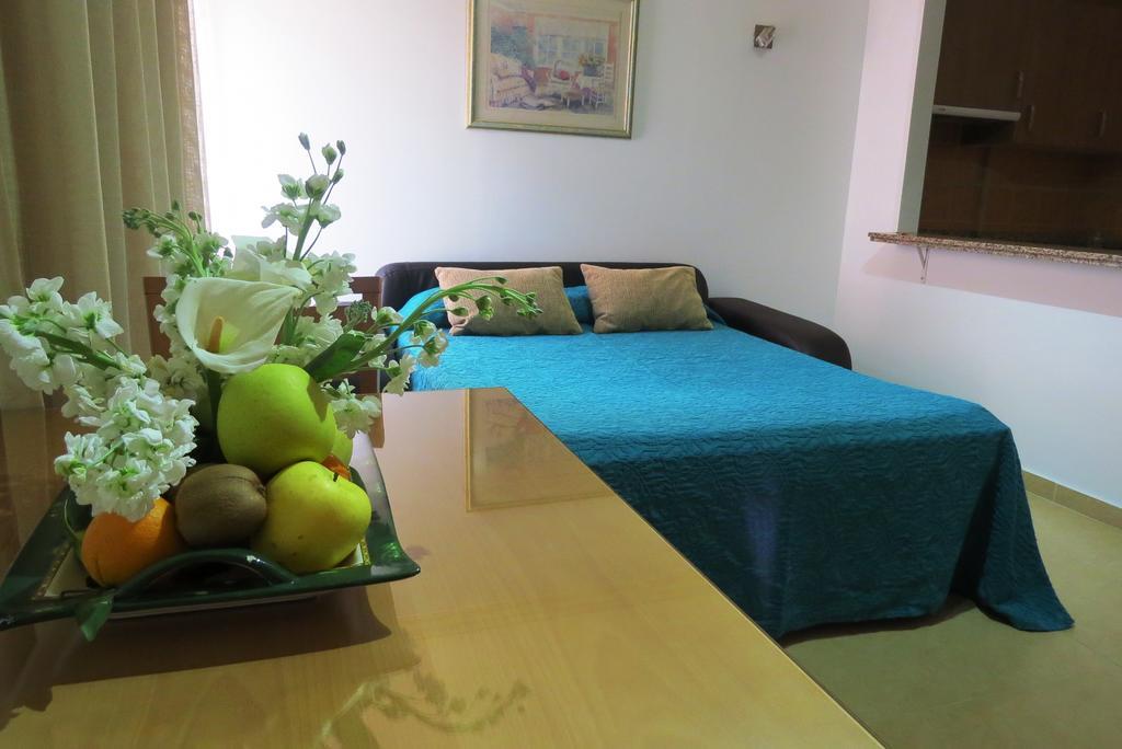 Apartamentos Turisticos Las Yucas Torre Del Mar Exteriör bild