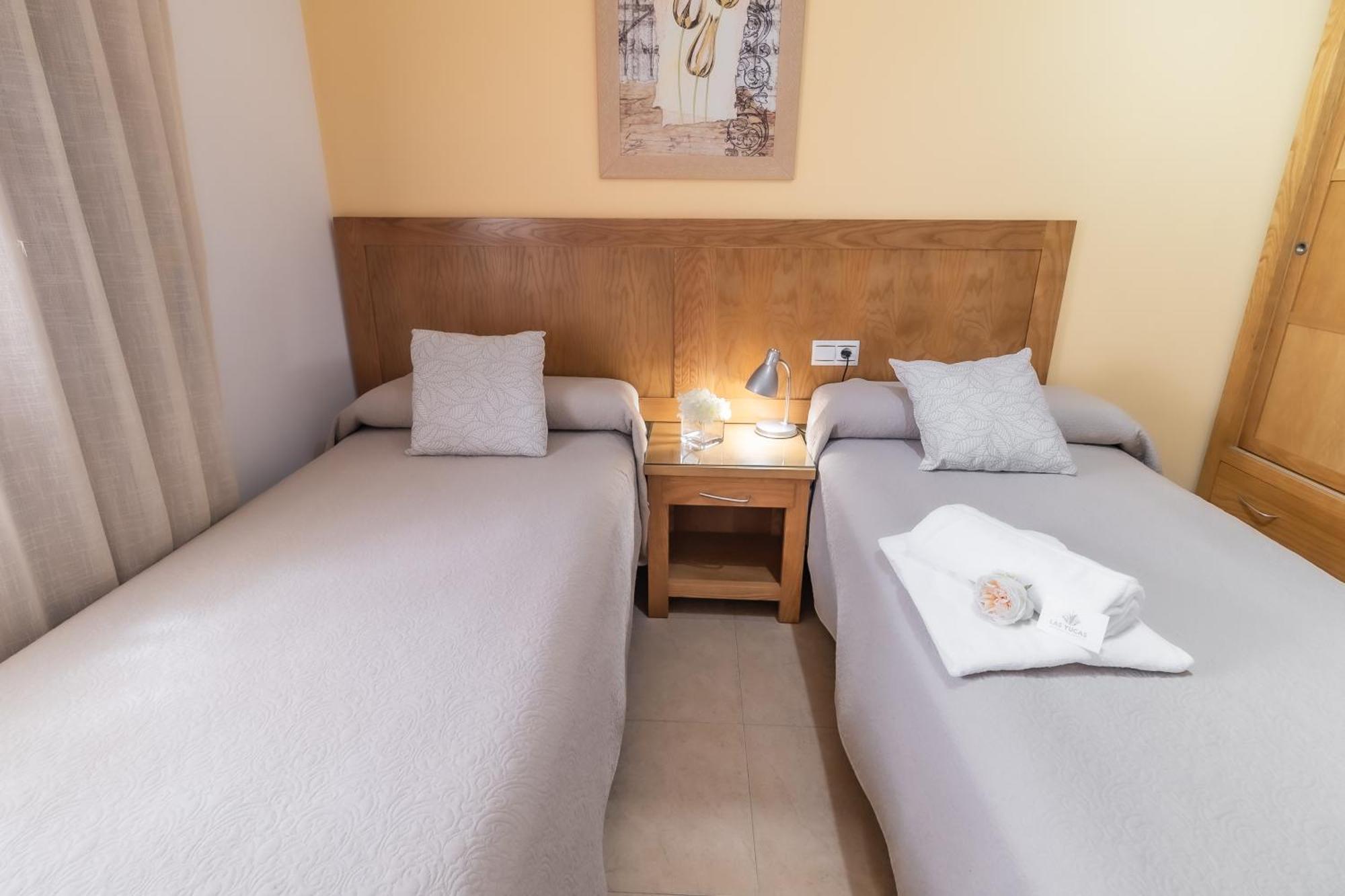 Apartamentos Turisticos Las Yucas Torre Del Mar Exteriör bild